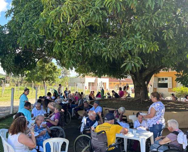 Confraterniza��o no Lar Irm� Maria Augusta re�ne familiares e amigos de assistidos